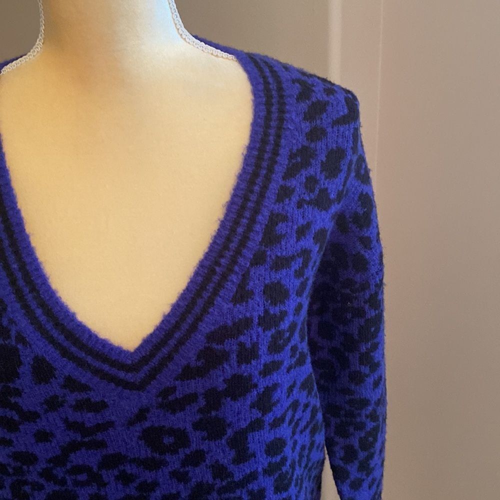 ❤️EUC Evereve John + Jenn Leopard Sweater (size XS)❤️ - Picture 4 of 7